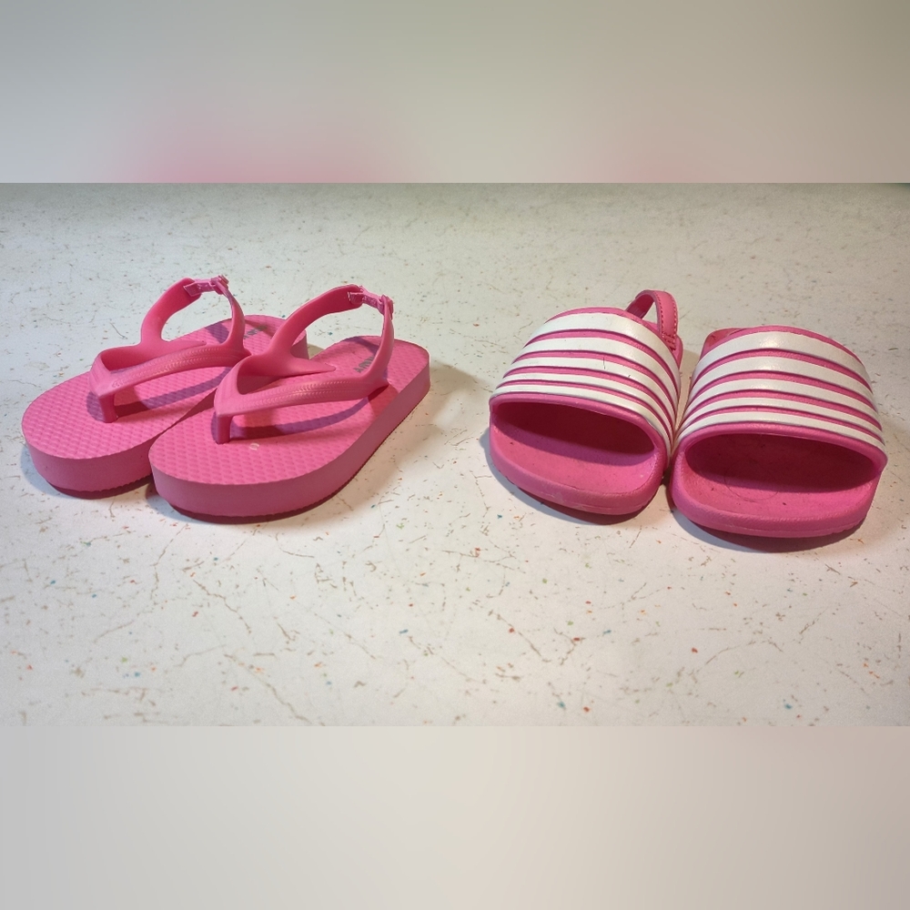 2 PAIRS OF TODDLER GIRLS SLIP ON SANDALS, SIZE 7/8